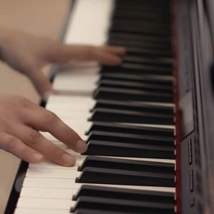 Kembali belajar bermain piano saat Anda sudah dewasa