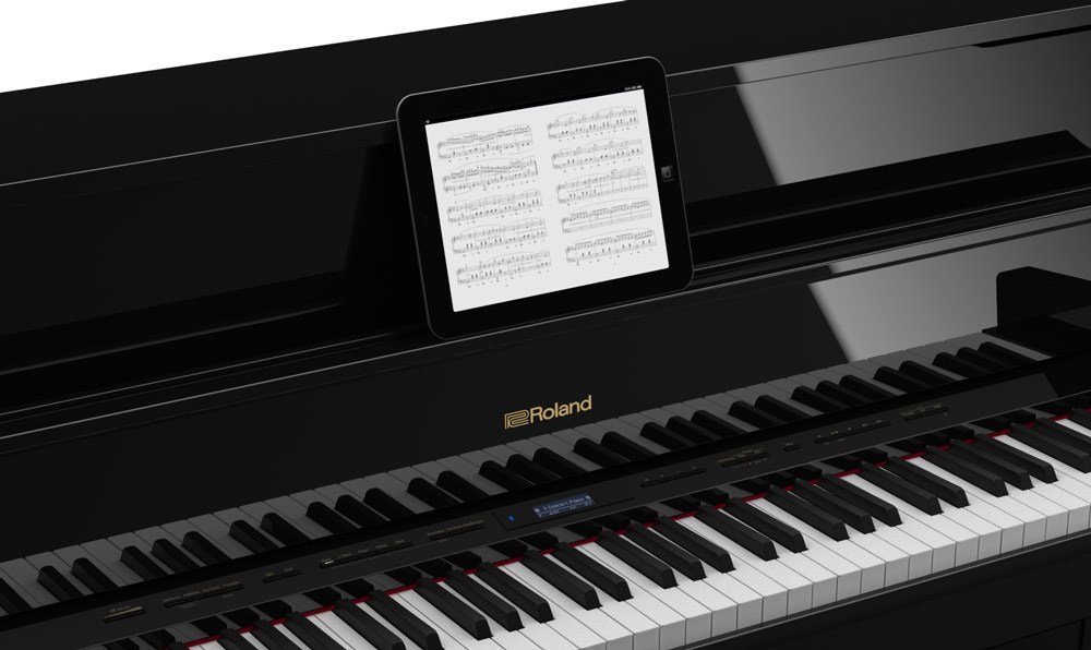 Piano Roland dan lembaran musik digital menggunakan teknologi modern untuk meningkatkan kemampuan belajar dan kenikmatan Anda dalam bermain piano.